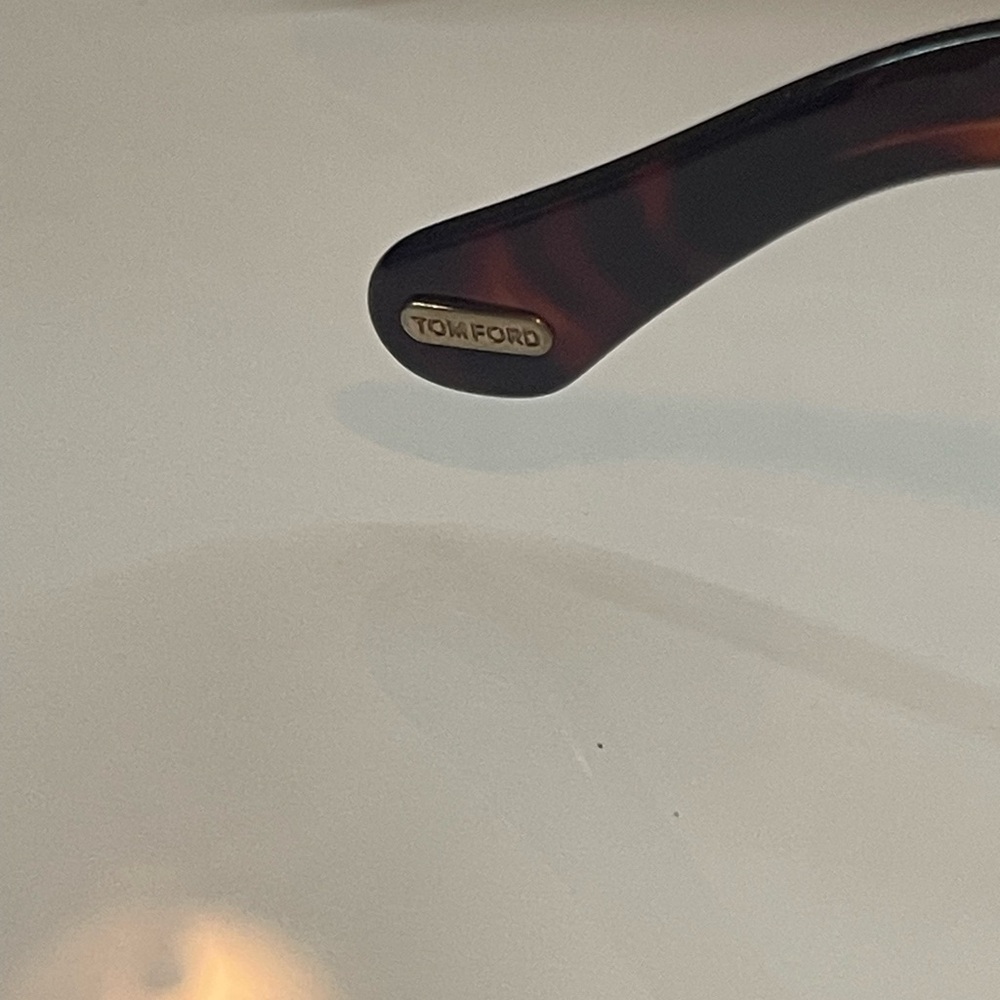 Authentic Tom Ford unisex sunglasses 🤎🤎 - Picture 4 of 8